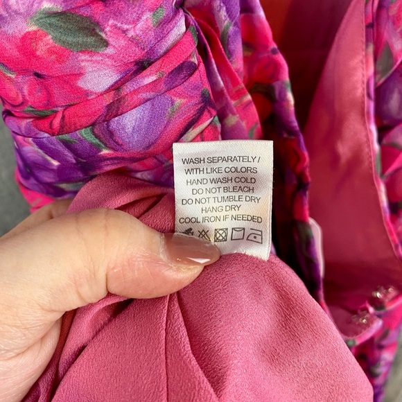 Lovers and Frends Hazel Gown in Liliana Floral Pink Size Large. - Picture 10 of 16